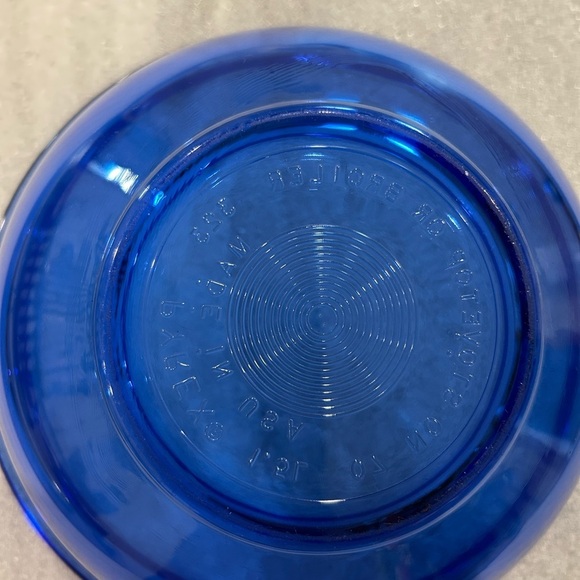 Vintage Pyrex Colbalt Blue 323 1.5 liter mixing bowl USA made no chips or cracks - Picture 3 of 5